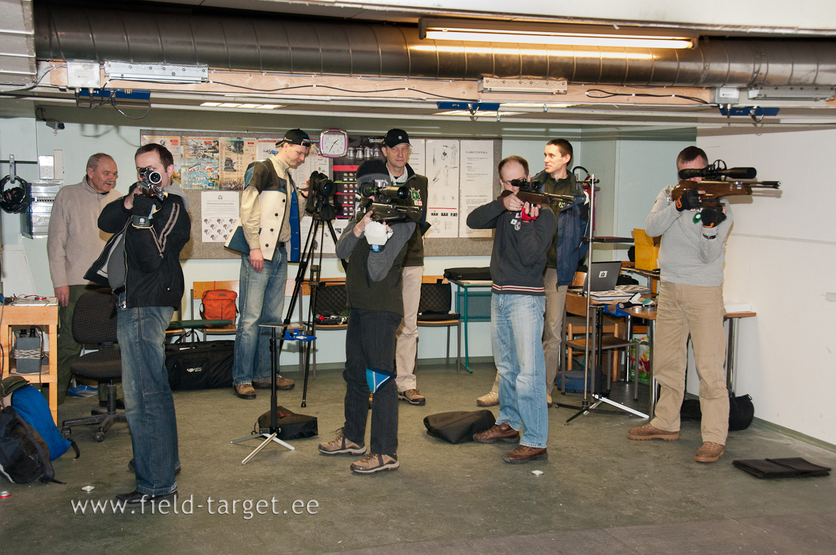 Kui kaua on võimalik hoida 6,8 kg kaaluvat püssi vaskul käel?